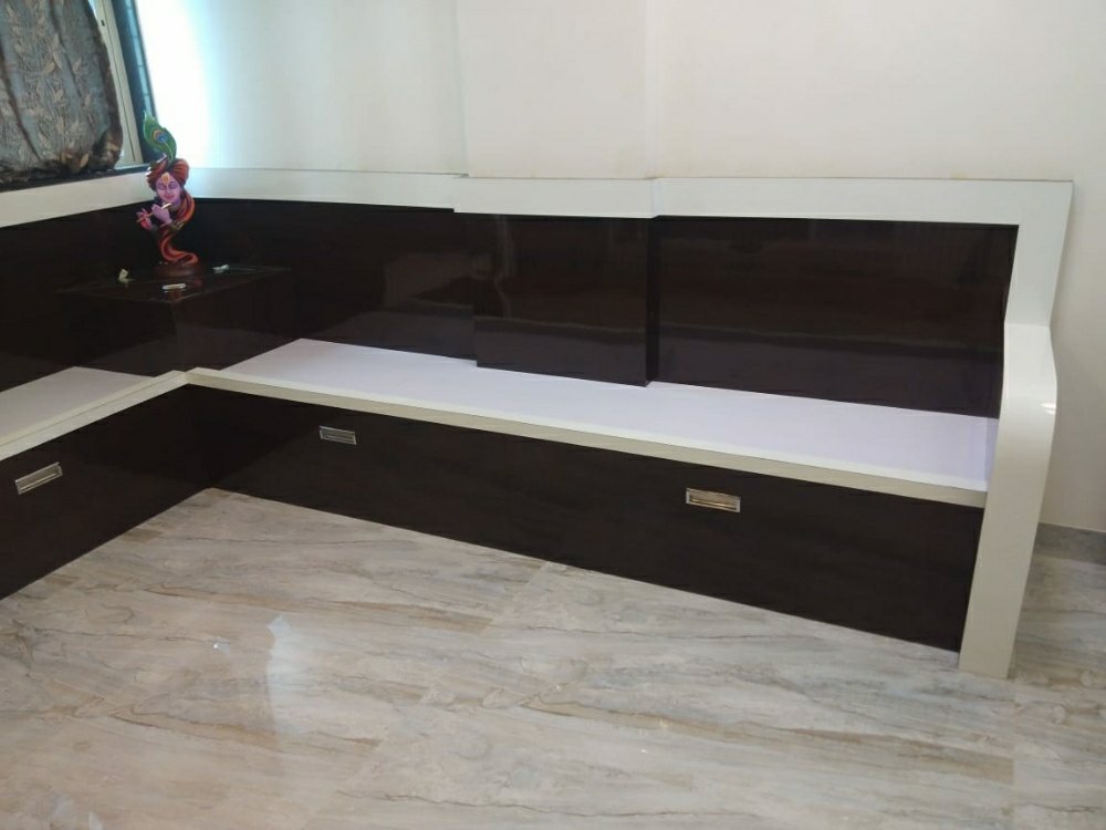 Sofa category icon showing a modern sofa