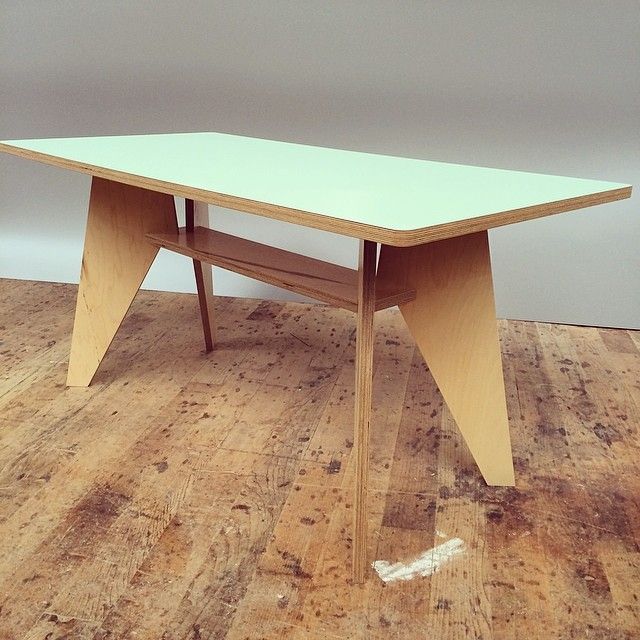 Table category icon showing a wooden table